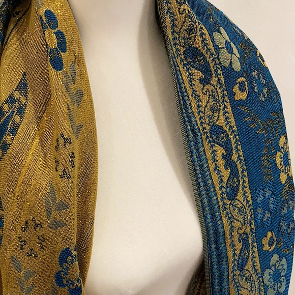 Scarf/decoration - Picture 4 of 4